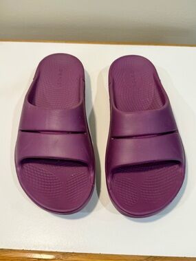 OOFOS OOahh Luxe Slide Sandals Purple Women’s 9